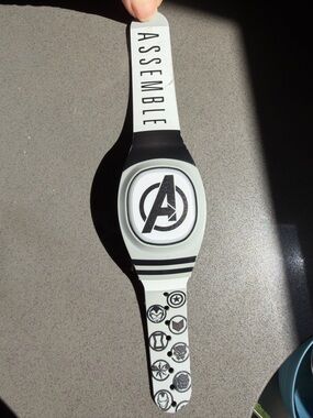 Disney Marvel MagicBand+ Avengers CHILD SIZE